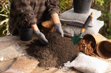Bien choisir son terreau selon les plantations &agrave; r&eacute;aliser pr&egrave;s de Pontarlier